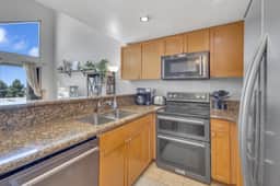 Spacious Point Loma 2BR w/ Ocean Views + Parking