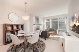 Waterfront Spacious 1BR+Den Walk to Pike Place