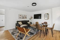Sunny Upstairs Flat with Free Parking