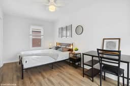 Sunny Upstairs Flat with Free Parking