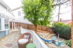 Charming Beach House Walk to Harbor & Dining