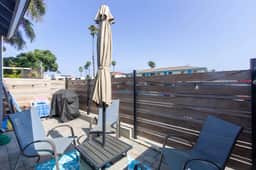 OB Beach Bungalow – Walk to Surf, Sun & Food