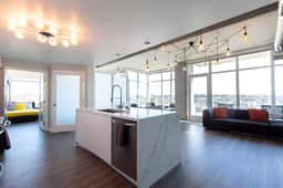 Downtown Condo w/ Views & Walk to Gaslamp