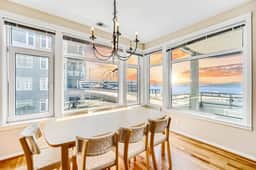 Waterfront 2BR Great Wheel View Walk to Pike Place
