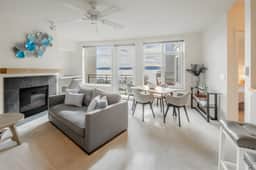 Water Views 1BR next to Pike Place w/ Hot Tub, Gym