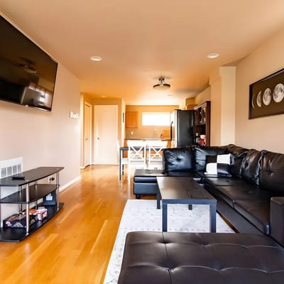 Free EV Charging 3BR Garage Wifi Walk to Parks