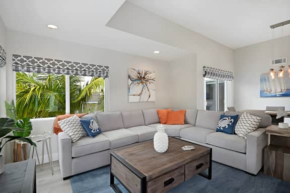 Beach Chic Condo | Walk to Strands Beach | Pool