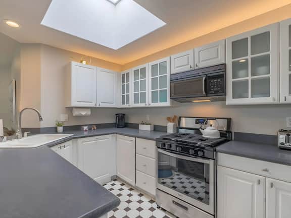 Bright OB Condo w/ Balcony, A/C & Beach Gear