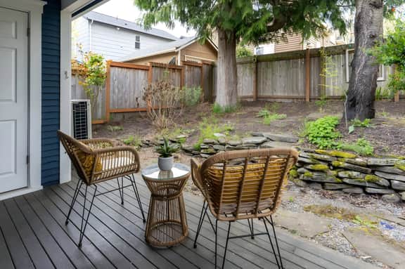 Central District House – Deck, Yard, Walk to Eats