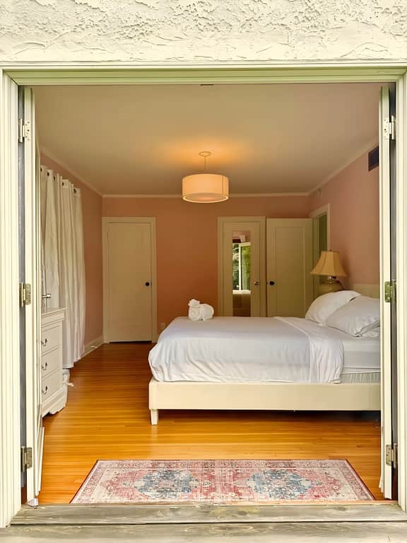 Cozy LA Home Near The Grove and Beverly Hills