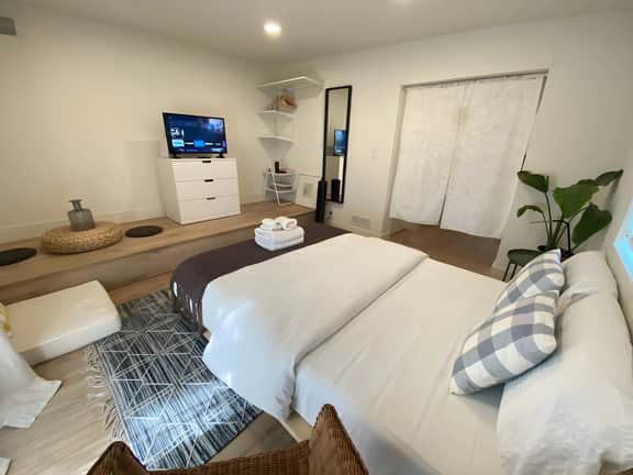 Private LA Hillside Stay Near Sunset Junction