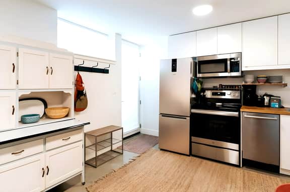 Charming 2BR – Walk to Parks, Eats, Light Rail