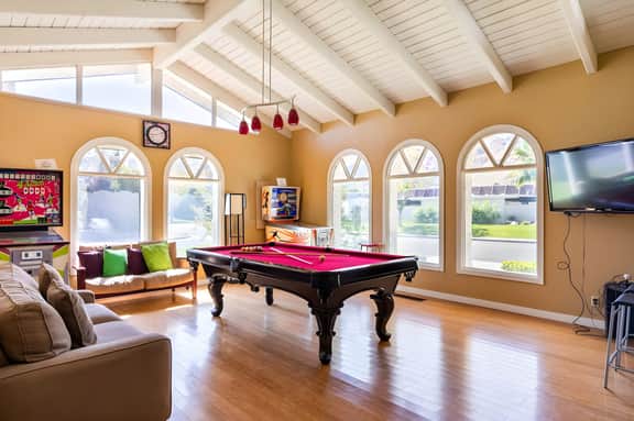 5 Bed Araby Estate Views, Pool, Game Rm, EV Charger