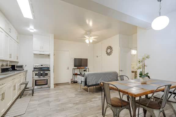 UCLA Adjacent 2BR with Quiet Courtyard View
