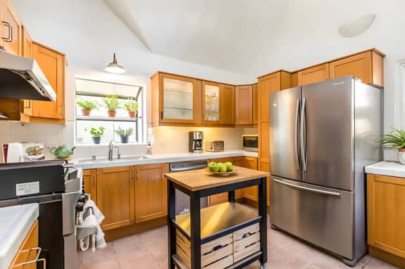Vaulted 2BR Steps to Surf, Shops & Cafes