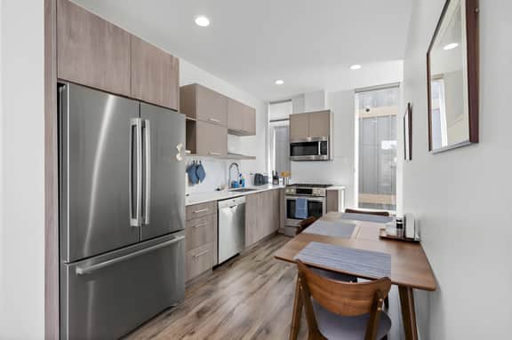 Family Townhome Near Stadiums, Beach, Parks, Lake