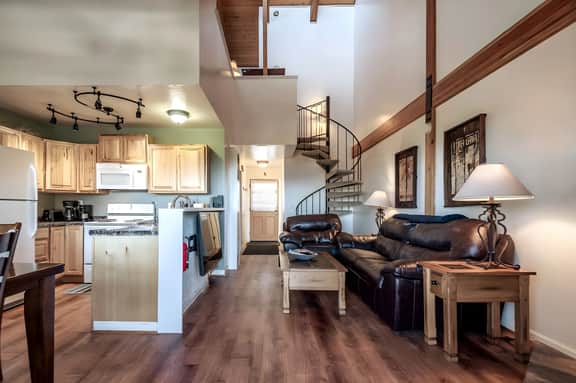 Rare Heavenly 2BR*Lake Views*Shuttle Access*Dog OK