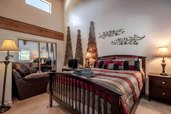 Rare Heavenly 2BR*Lake Views*Shuttle Access*Dog OK