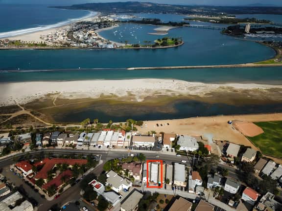 OB Beach Bungalow – Walk to Surf, Sun & Food