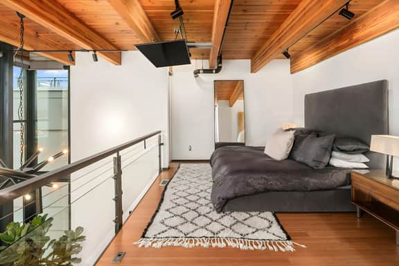 Modern Townhome Private Rooftop Lake Union Views
