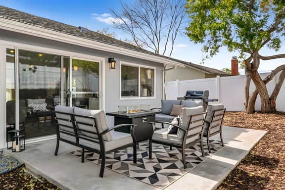 Relaxing 4BR w/ Hot Tub, Yard & Near PB + La Jolla