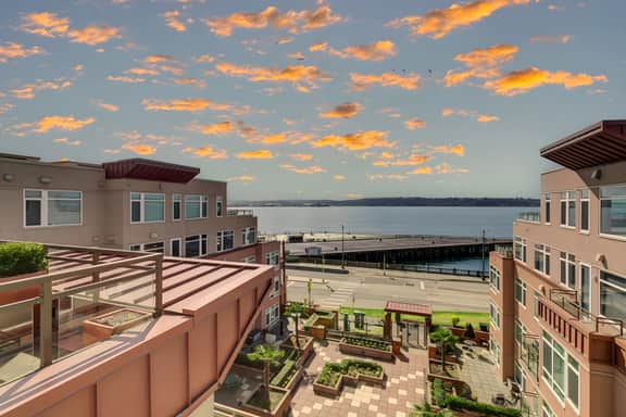 Waterfront 2BR Condo, Walk to Pike Place, Aquarium