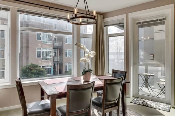 Waterfront 2BR Condo, Walk to Pike Place, Aquarium