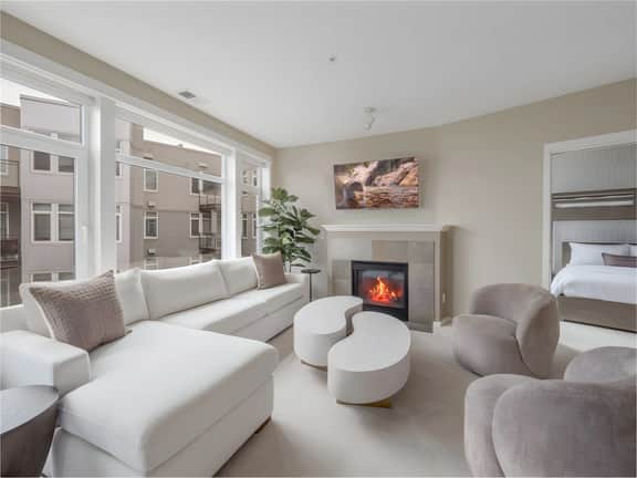 Waterfront Designer Condo Views Walk to Pike Place
