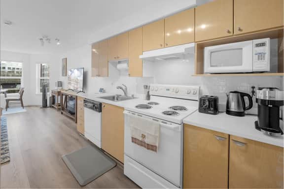 Space Needle View | Elegant Belltown Studio