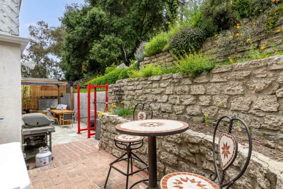 Charming Traditional Westwood 3BR Beautiful Garden - Image 4