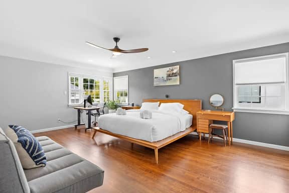 Charming Traditional Westwood 3BR Beautiful Garden - Image 2