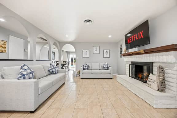 Charming 3BR w/ Hills Views, Pool & Billiards