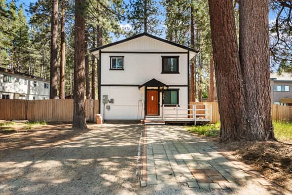 Walk to Lake Tahoe | Sleeps 10 | EV Charger - Image 2
