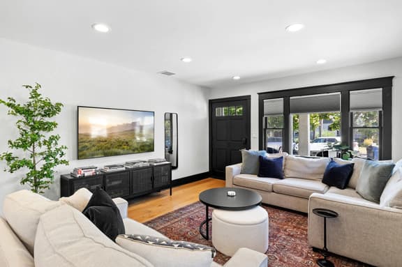 Mid-City LA Stay w/ Parking and Outdoor Space