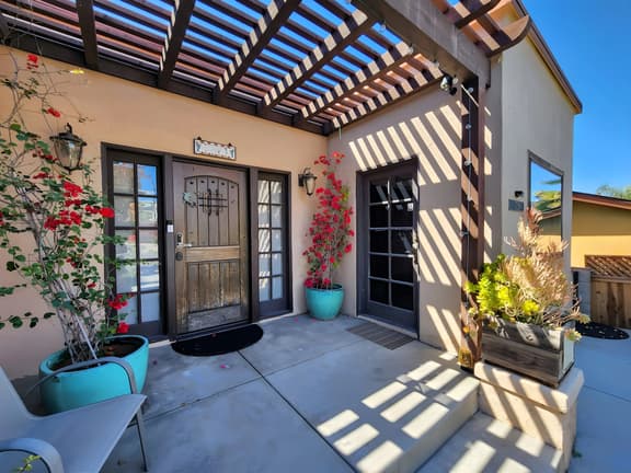 *Private Entrance Room* - Convenient and Cozy!