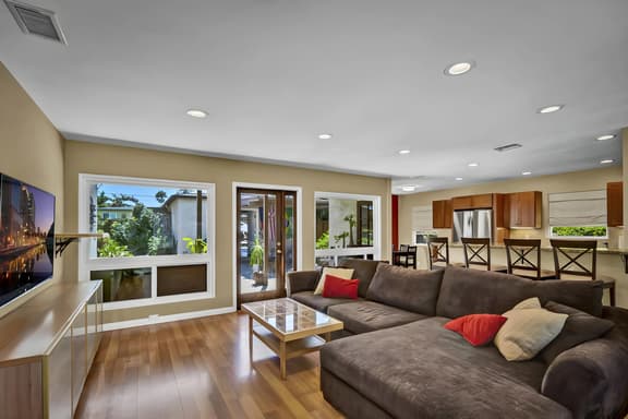 Bay Park 3BR Home w/ Hot Tub Short Drive to Beach