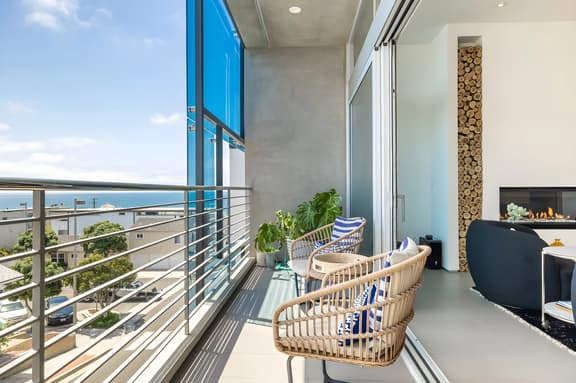 Luxury Townhome Steps from the Sand