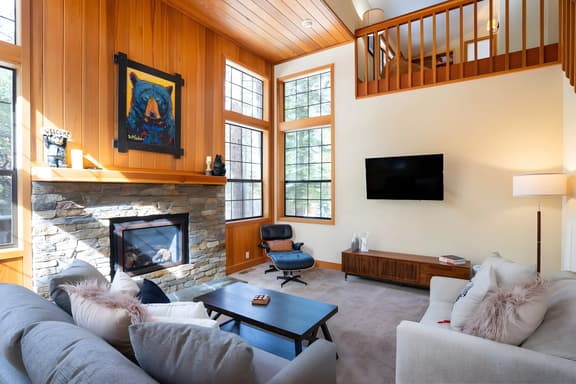 Modern Mountain Retreat Near Northstar – Sleeps 8