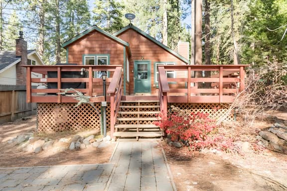 Charming Kings Beach Cabin, Hot Tub, Walk to Lake