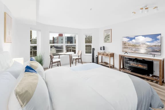 Space Needle View | Elegant Belltown Studio